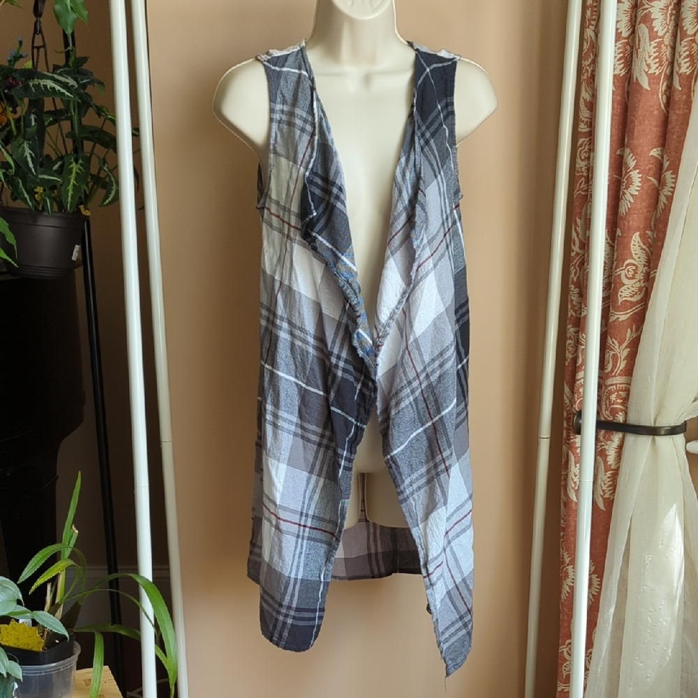 Cato Gray and White Long Checkered Vest With Maroon Accent